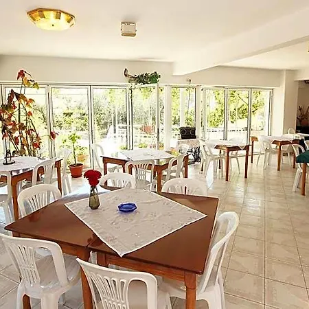 Fourkos Hotel 2*